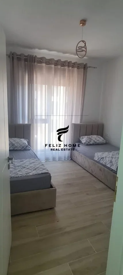 Tirane, jepet me qera apartament 2+1+Ballkon Kati 2, 102 m² 650 € (XHAMLLIKU)