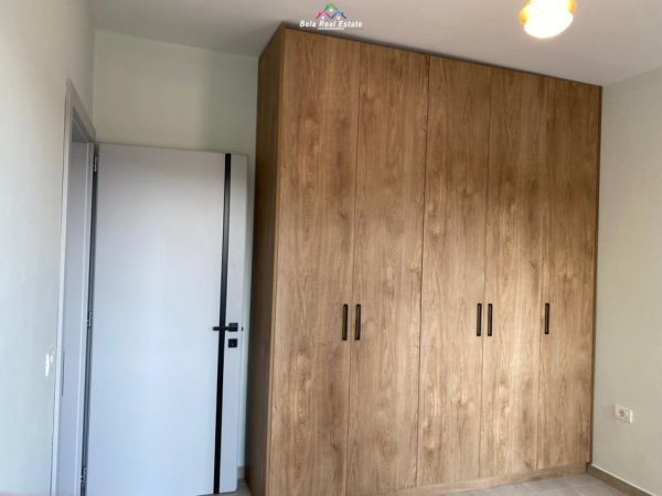 Tirane, jepet me qera apartament 1+1+Ballkon Kati 2, 60 m² 450 € (porcelan)