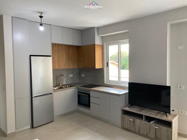 Tirane, jepet me qera apartament 1+1+Ballkon Kati 2, 60 m² 450 € (porcelan)
