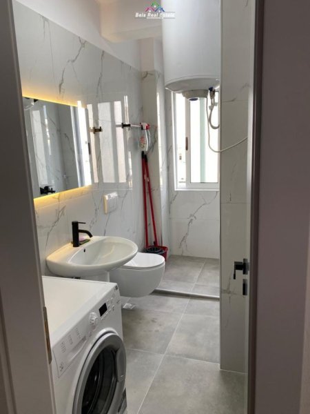 Tirane, jepet me qera apartament 1+1+Ballkon Kati 2, 60 m² 450 € (porcelan)