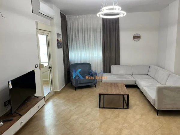 Tirane, jepet me qera apartament 2+1 Kati 4, 118 m² (Rruga 5 Maji, afer Concord Center)