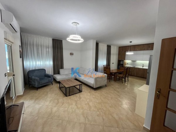 Tirane, jepet me qera apartament 2+1 Kati 4, 118 m² (Rruga 5 Maji, afer Concord Center)