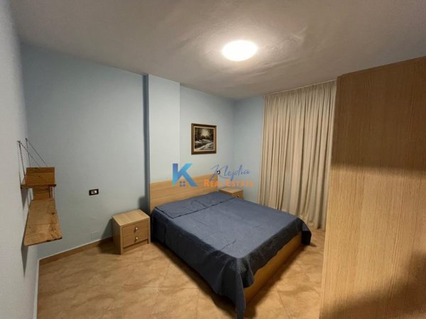 Tirane, jepet me qera apartament 2+1 Kati 4, 118 m² (Rruga 5 Maji, afer Concord Center)