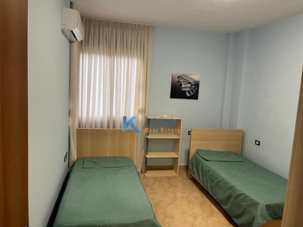 Tirane, jepet me qera apartament 2+1 Kati 4, 118 m² (Rruga 5 Maji, afer Concord Center)