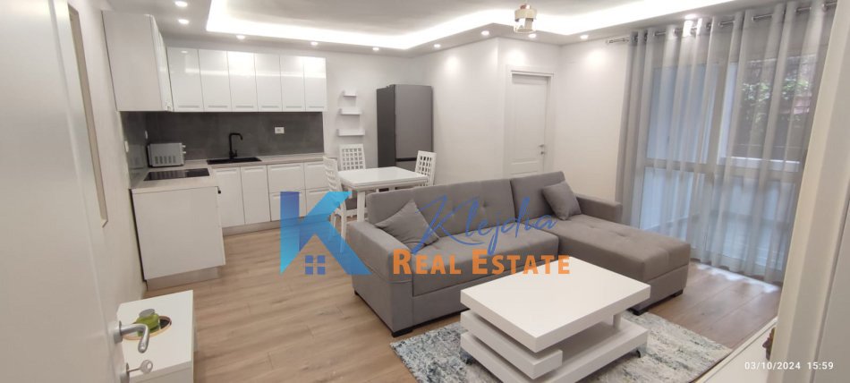 Tirane, jepet me qera apartament 2+1 , 75 m² (Qender, Rruga Bardhok Biba)
