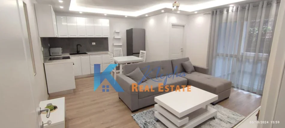 Tirane, jepet me qera apartament 2+1 , 75 m² (Qender, Rruga Bardhok Biba)