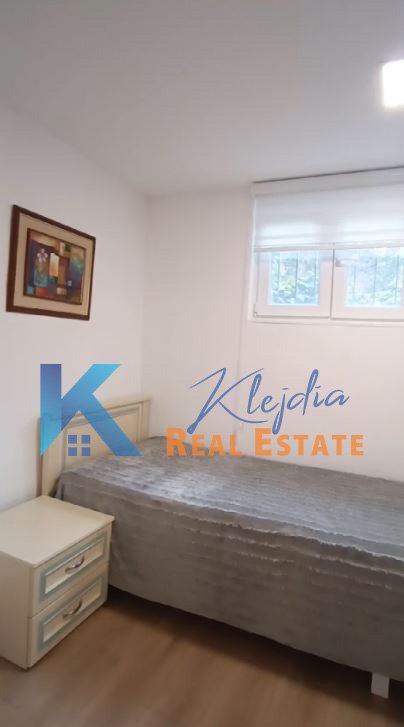 Tirane, jepet me qera apartament 2+1 , 75 m² (Qender, Rruga Bardhok Biba)