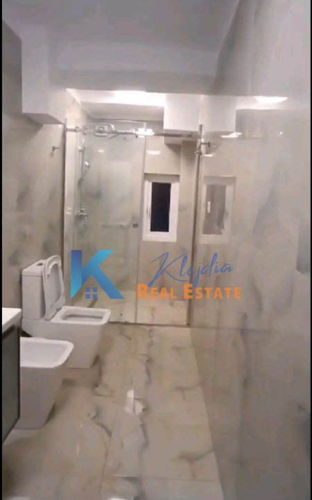 Tirane, jepet me qera apartament 2+1 , 75 m² (Qender, Rruga Bardhok Biba)