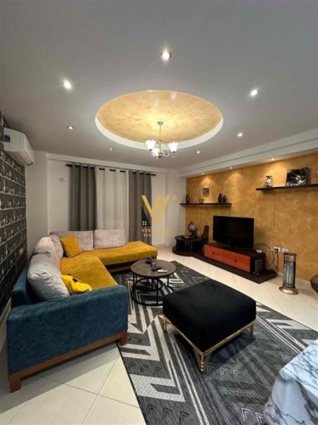 Tirane, jepet me qera apartament 2+1+Ballkon Kati 5, 96 m² 1.000 € (AIR ALBANIA)