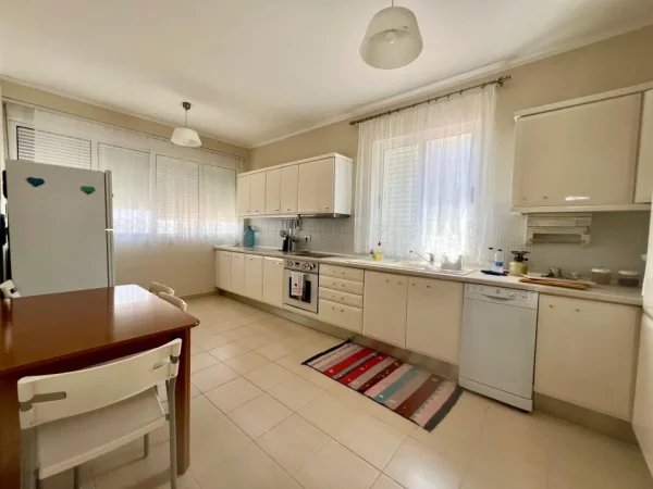 Tirane, shitet Vile 3 Katshe Kati 3, 350 m² 490.000 € (Pandi Dardha)