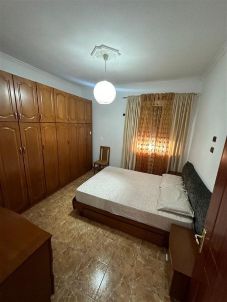 Tirane, jepet me qera apartament 2+1+Aneks+Ballkon Kati 3, 85 m² 500 € (Vasil Shanto)