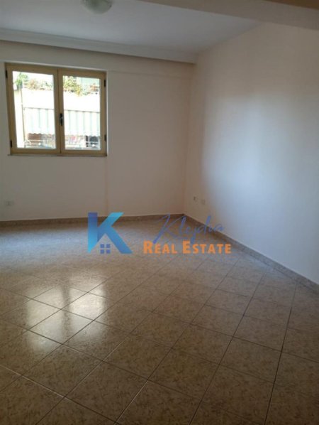 Tirane, jepet me qera zyre Kati 3, 80 m² 450 € (Myslym Shyr, rrugica Him Kolli)