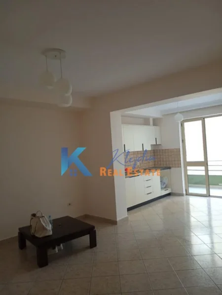 Tirane, jepet me qera zyre Kati 3, 80 m² 450 € (Myslym Shyr, rrugica Him Kolli)