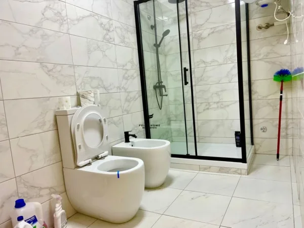 Tirane, shitet apartament 1+1+Ballkon Kati 2, 139 m² 268.000 € (KOPSHTI BOTANIK)