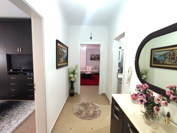 Tirane, shes apartament 1+1+Ballkon Kati 5, 105 m² 170.000 € (Rruga e Barrikadave)