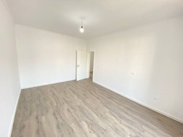 Tirane, shes apartament 2+1+Ballkon Kati 3, 68 m² 150.000 € (21 Dhjetori)