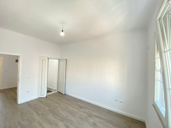 Tirane, shes apartament 2+1+Ballkon Kati 3, 68 m² 150.000 € (21 Dhjetori)