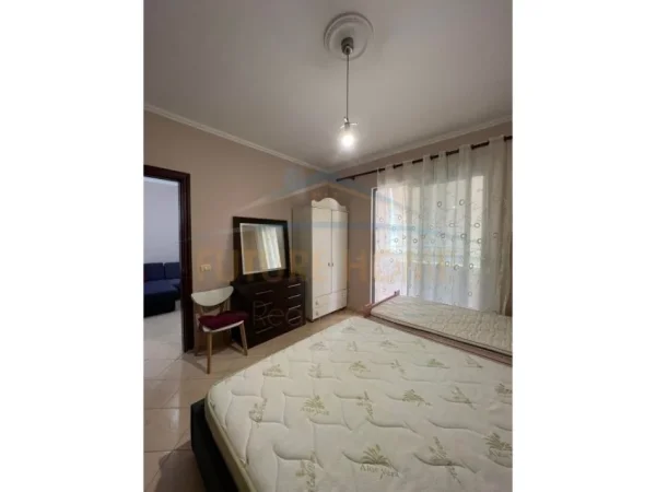 Tirane, jepet me qera apartament 1+1 Kati 6, 70 m² 380 € (YZBERISHT)
