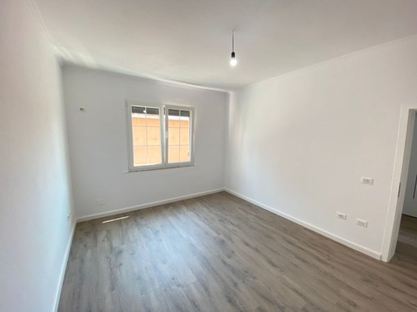 Tirane, shes apartament 2+1+Ballkon Kati 3, 68 m² 150.000 € (21 Dhjetori)