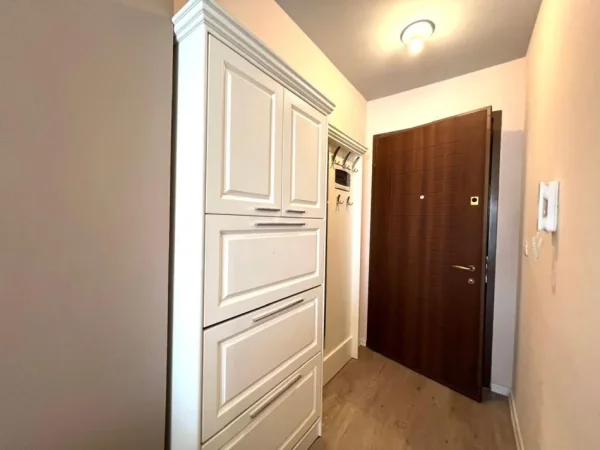 Tirane, jepet me qera apartament 2+1+Ballkon , (Ali Demi)