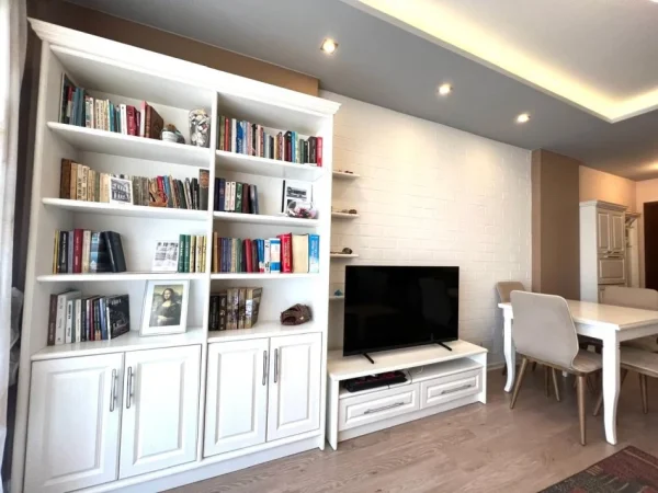 Tirane, jepet me qera apartament 2+1+Ballkon , (Ali Demi)