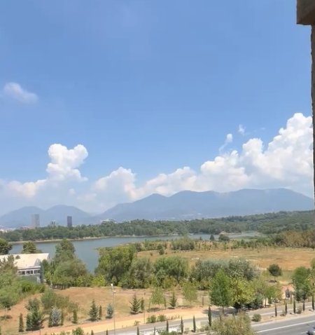 Tirane, jepet me qera apartament 3+1+Aneks+Ballkon Kati 3, 143 m² 750 € (Liqeni i thate)