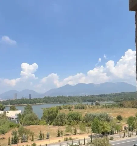 Tirane, jepet me qera apartament 3+1+Aneks+Ballkon Kati 3, 143 m² 750 € (Liqeni i thate)