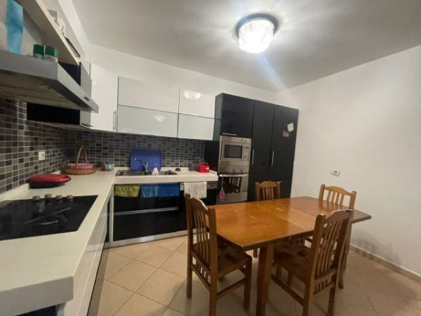 Tirane, shitet apartament 2+1 Kati 2, 114 m² 139.000 Euro (Stacioni i Trenit)