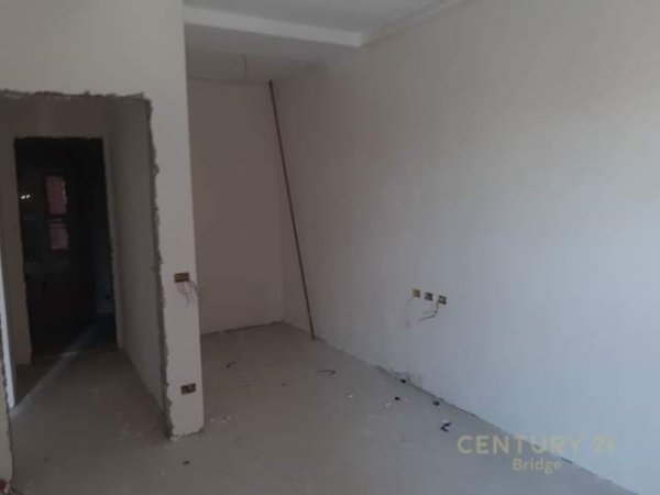 Tirane, shitet apartament 2+1+BLK Kati 9, 110 m² 192.500 Euro (Rr.Kavajes)