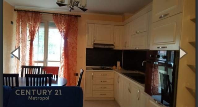 Tirane, jepet me qera apartament 2+1+BLK Kati 0, 70 m² 500 Euro (Rruga e Kavajës)