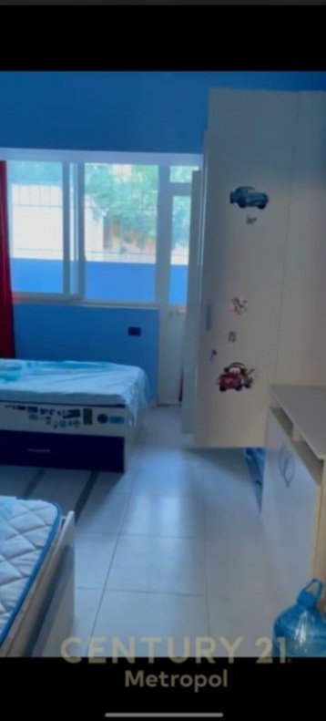 Tirane, jepet me qera apartament 2+1+BLK Kati 0, 70 m² 500 Euro (Rruga e Kavajës)