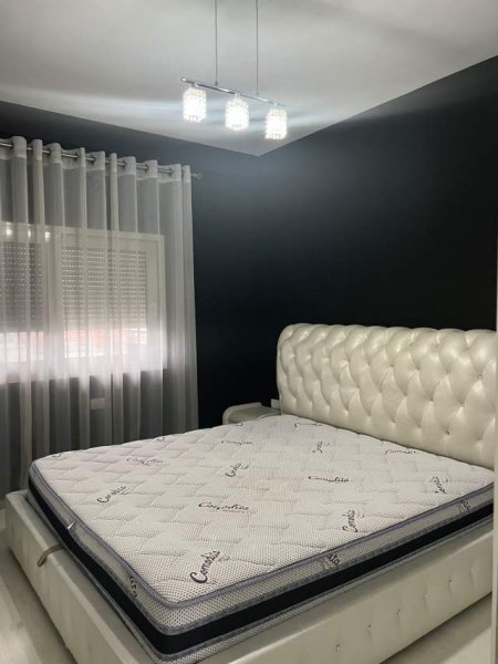 Tirane, jepet me qera apartament 2+1+BLK Kati 8, 100 m² 450 Euro (gren city)