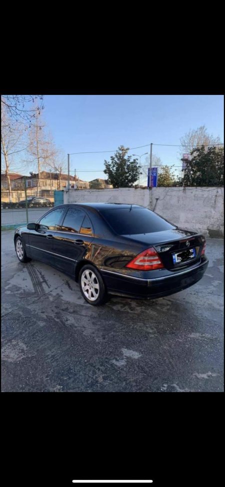 Tirane, shitet makine Mercedes-Benz C 220 Viti 2005, 4.599 Euro