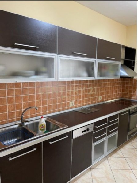 Tirane, jepet me qera apartament 2+1+BLK Kati 6, 120 m² 500 Euro (Rruga e Kavajës)