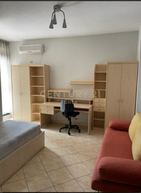 Tirane, jepet me qera apartament 2+1+BLK Kati 6, 120 m² 500 Euro (Rruga e Kavajës)