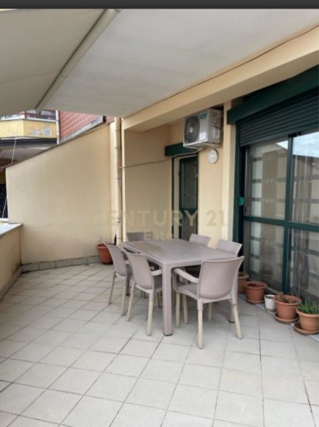 Tirane, jepet me qera apartament 2+1+BLK Kati 6, 120 m² 500 Euro (Rruga e Kavajës)