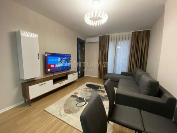 Tirane, jap me qera 1+1 Kati 7, 65 m² 400 Euro (qsu)