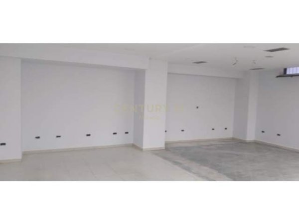Tirane, jap me qera ambjent biznesi Kati -1, 251 m² 1.500 Euro (9 katshet)