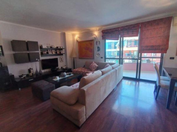 Tirane, jepet me qera apartament 2+1+BLK Kati 7, 109 m² 600 Euro (Rruga Frederik Shiroka)