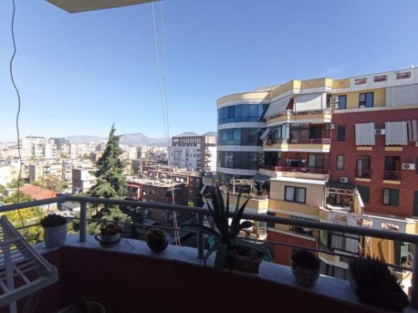 Tirane, jepet me qera apartament 2+1+BLK Kati 7, 109 m² 600 Euro (Rruga Frederik Shiroka)