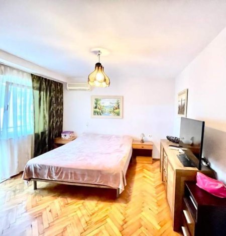 Tirane, jepet me qera apartament 2+1+BLK Kati 3, 102 m² 500 Euro (muzeu)