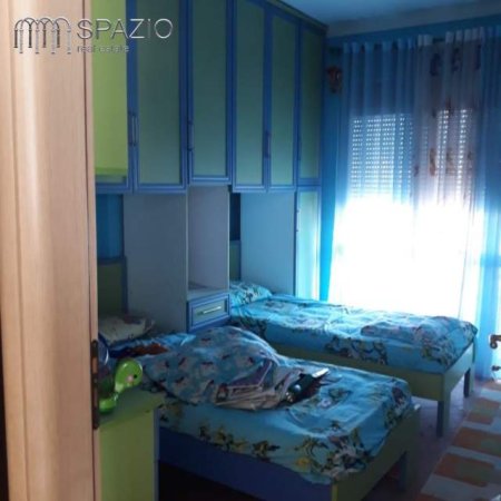 Tirane, jepet me qera apartament 3+1+BLK Kati 4, 117 m² 40.000 Leke (Rruga ''Dajtit'')