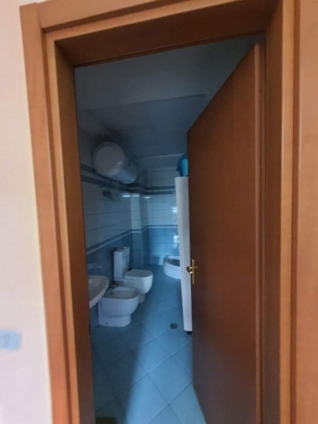Tirane, jepet me qera apartament 2+1+BLK Kati 1, 100 m² 450 Euro (NDRE MJEDA)