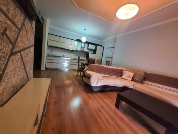 Tirane, jepet me qera apartament 2+1+BLK Kati 1, 100 m² 450 Euro (NDRE MJEDA)