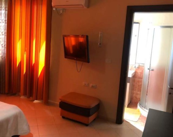Tirane, jepet me qera Vile 2 Katshe Kati 1, 230 m² 2.000 Euro (rruga gramoz pashko)