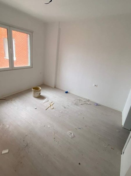 Tirane, jepet me qera apartament 2+1+BLK Kati 5, 93 m² 350 Euro (Astir kompleksi  Sima)