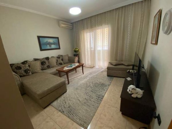 Tirane, jepet me qera apartament 2+1+BLK Kati 3, 75 m² 700 Euro (Pazari ri)