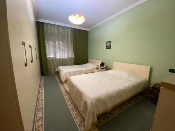 Tirane, jepet me qera apartament 1+1+BLK Kati 3, 65 m² 700 Euro (Pazari ri)