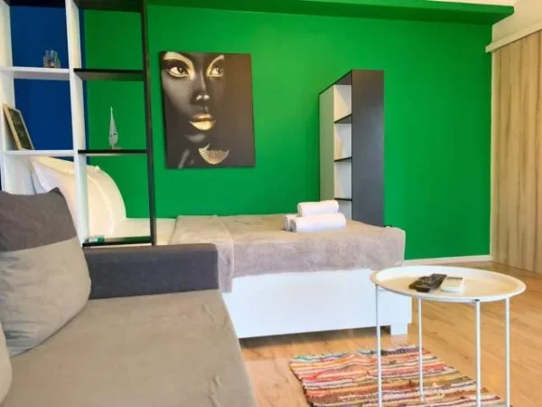 Tirane, jepet me qera ditore Kati 3, 40 m² 35 Euro (Qira Ditore Super Studio-Apartament.)