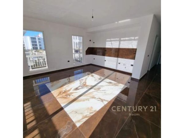 Vlore, shitet apartament 1+1 Kati 1, 82 m² 85.000 Euro (Radhim)